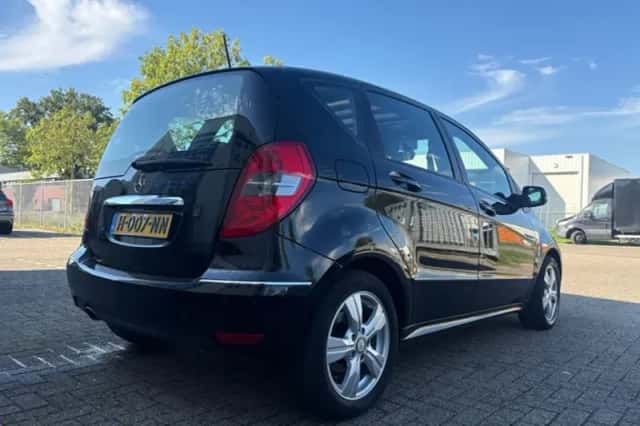 Mercedes-Benz A-Klasse (2011) thumbnail 3