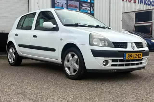 Renault Clio (2003) thumbnail 2