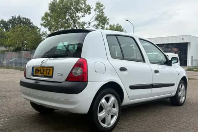 Renault Clio (2003) thumbnail 3