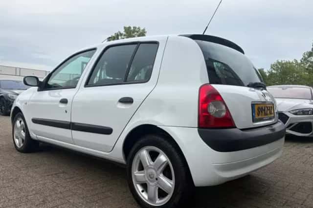 Renault Clio (2003) thumbnail 4