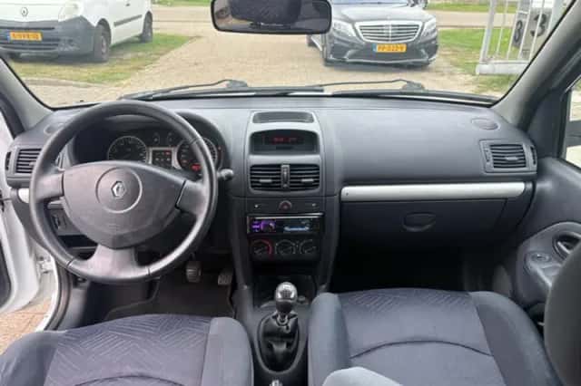 Renault Clio (2003) thumbnail 6