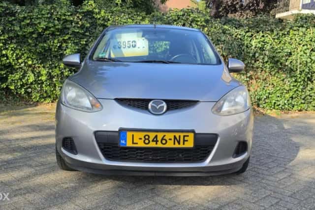Mazda 2 (2009) thumbnail 3