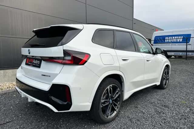 BMW X1 (2023) thumbnail 6