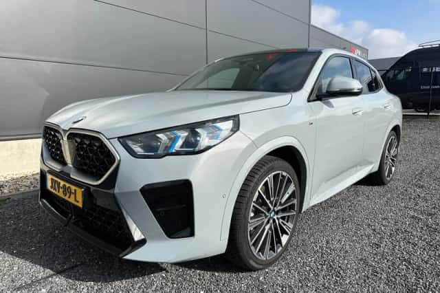 BMW X2 (2025) thumbnail 2