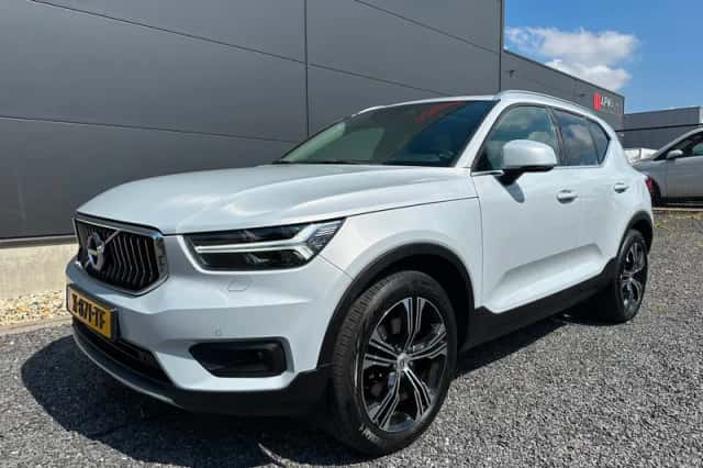 Volvo XC40 (2019) thumbnail 2