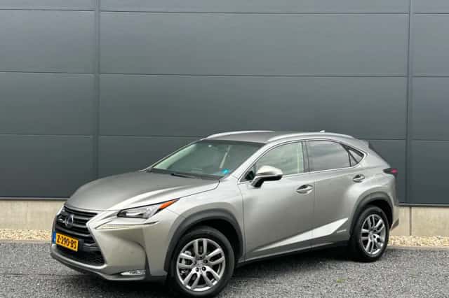 Lexus NX (2017) thumbnail 1