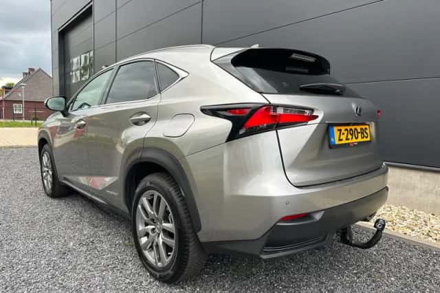 Lexus NX (2017) thumbnail 4