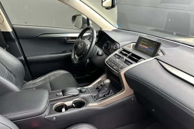 Lexus NX (2017) thumbnail 5