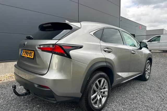 Lexus NX (2017) thumbnail 6