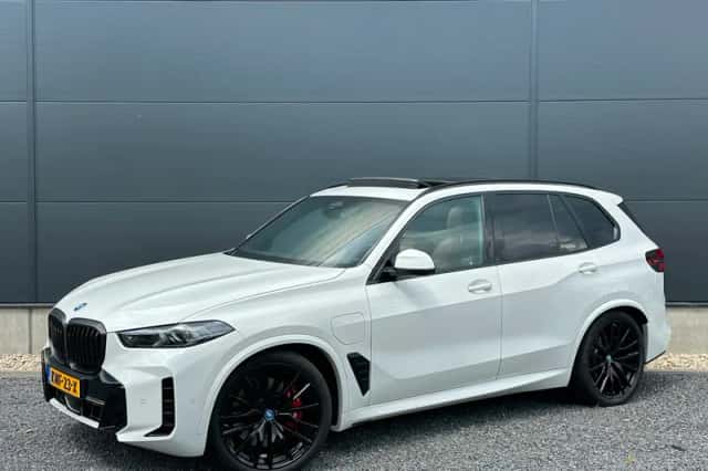 BMW X5 (2024) thumbnail 1