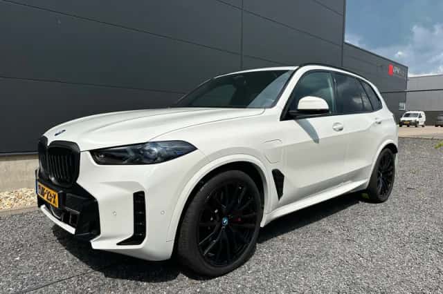 BMW X5 (2024) thumbnail 2