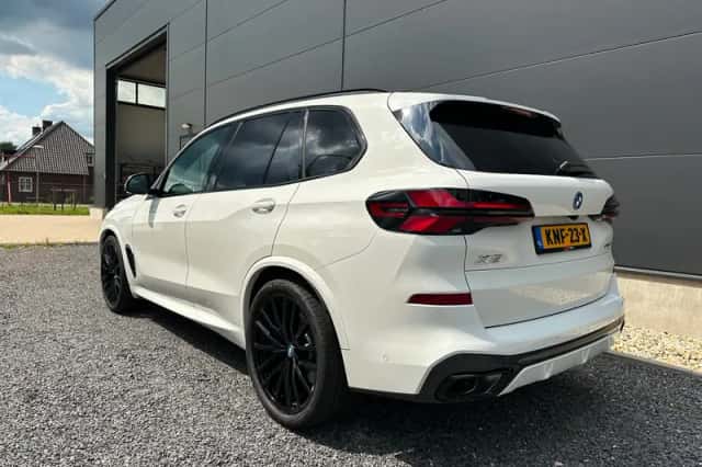 BMW X5 (2024) thumbnail 4