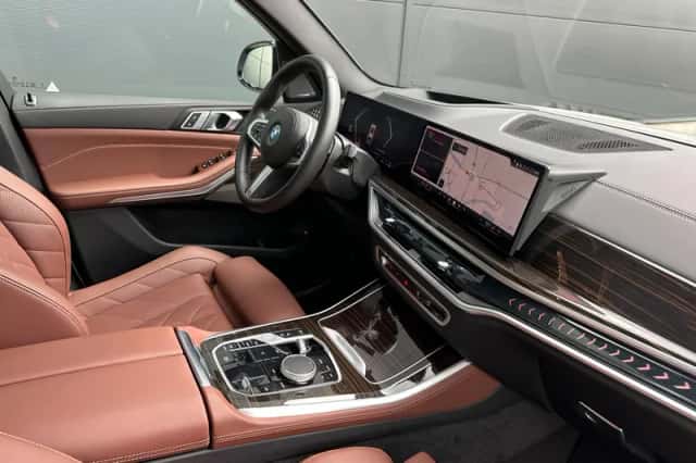 BMW X5 (2024) thumbnail 5