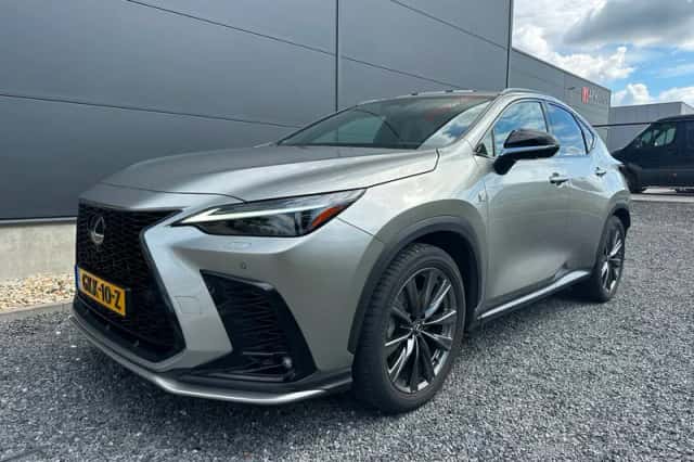 Lexus NX (2024) thumbnail 2
