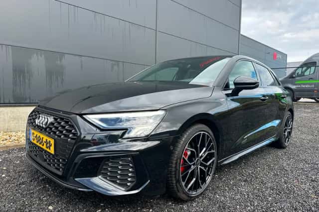 Audi A3 (2023) thumbnail 2