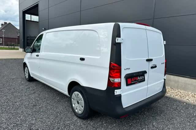 Mercedes-Benz Vito (2024) thumbnail 3