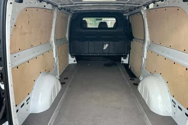 Mercedes-Benz Vito (2024) thumbnail 5
