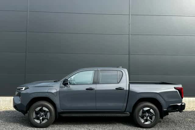 Toyota Hilux (2026) thumbnail 3
