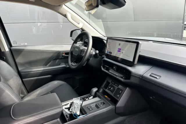Toyota Hilux (2026) thumbnail 5