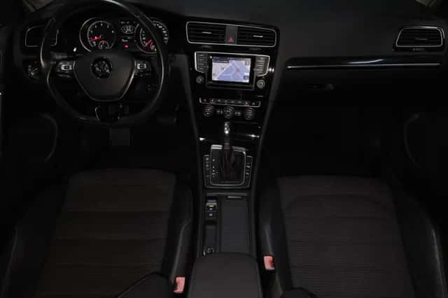 Volkswagen Golf (2013) thumbnail 3
