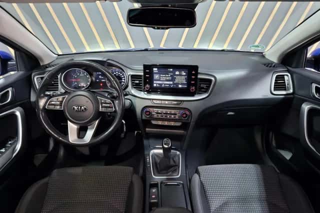 Kia Ceed (2021) thumbnail 3