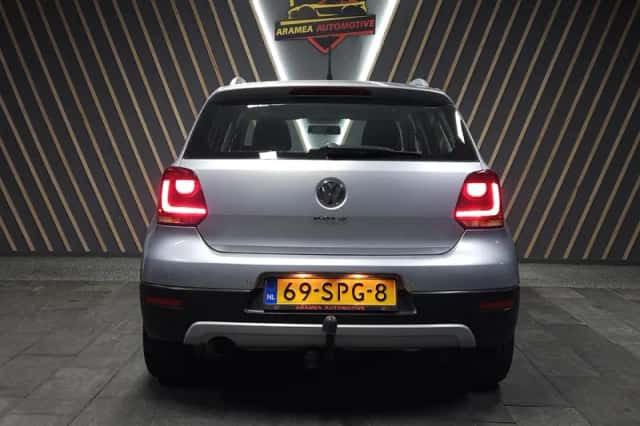 Volkswagen Polo (2011) thumbnail 2