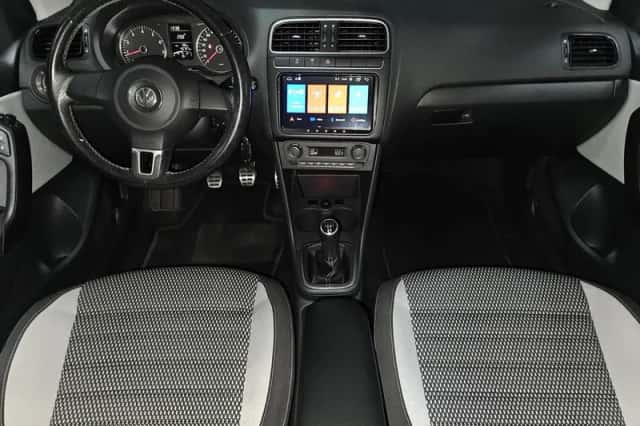 Volkswagen Polo (2011) thumbnail 3