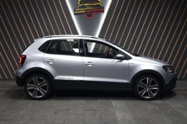 Volkswagen Polo (2011) thumbnail 5