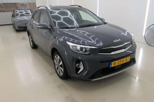 Kia Stonic (2021) thumbnail 1