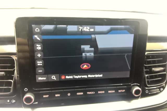 Kia Stonic (2021) thumbnail 4