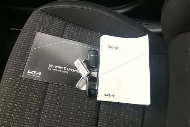 Kia Stonic (2021) thumbnail 5