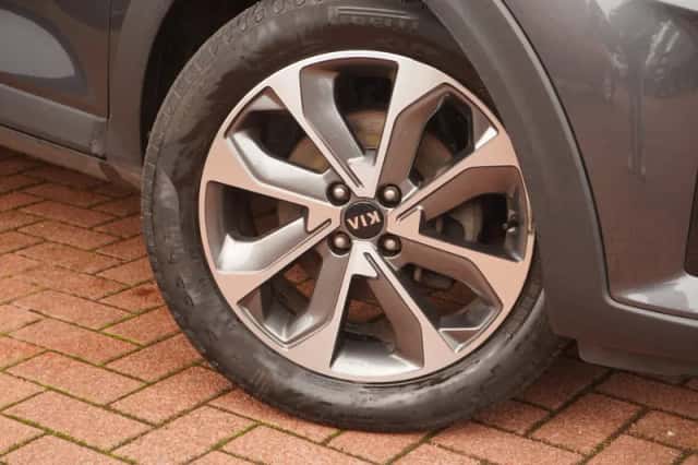 Kia Stonic (2020) thumbnail 2