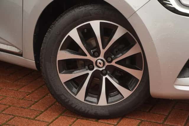 Renault Clio (2023) thumbnail 2