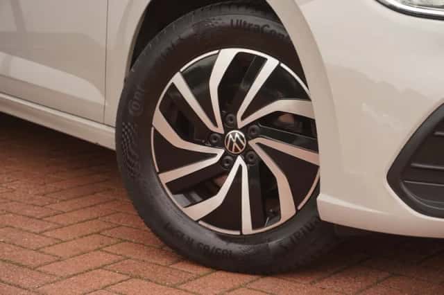 Volkswagen Polo (2023) thumbnail 2