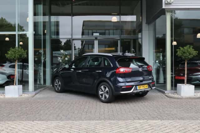 Kia Niro (2018) thumbnail 2