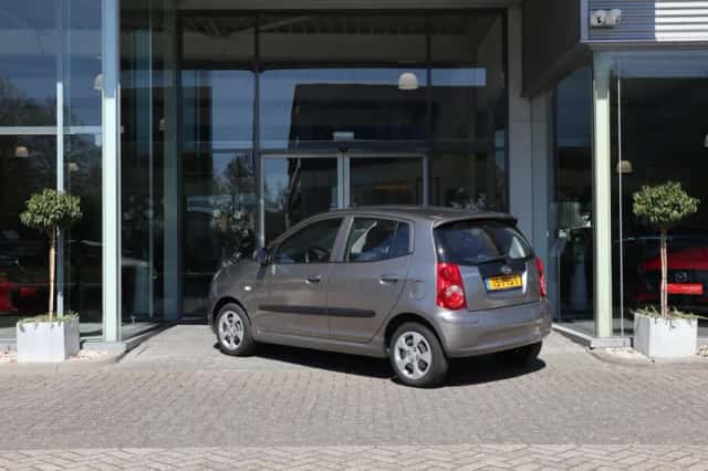 Kia Picanto (2011) thumbnail 2