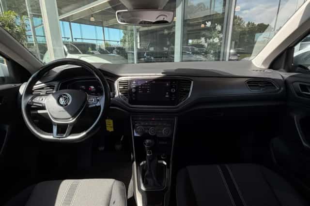 Volkswagen T-Roc (2018) thumbnail 3