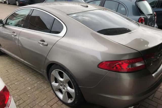 Jaguar XF (2010) thumbnail 6