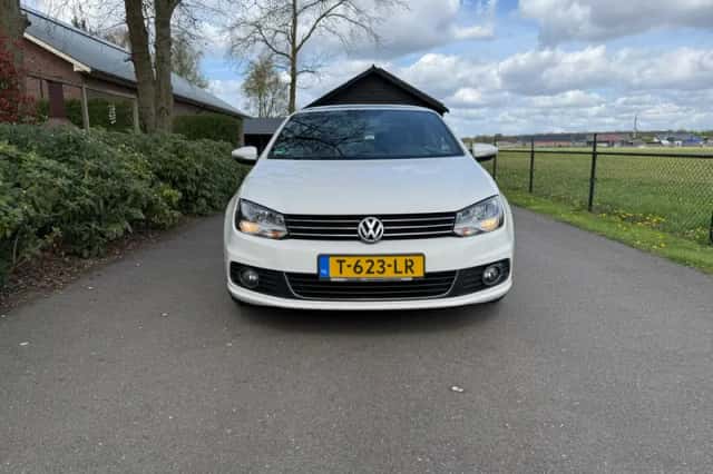 Volkswagen Eos (2011) thumbnail 2