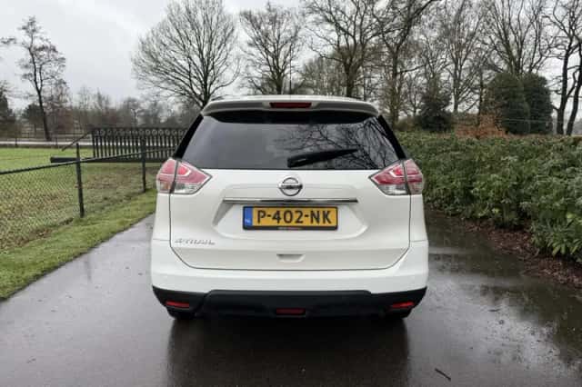 Nissan X-Trail (2015) thumbnail 4