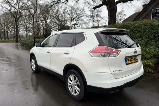 Nissan X-Trail (2015) thumbnail 5