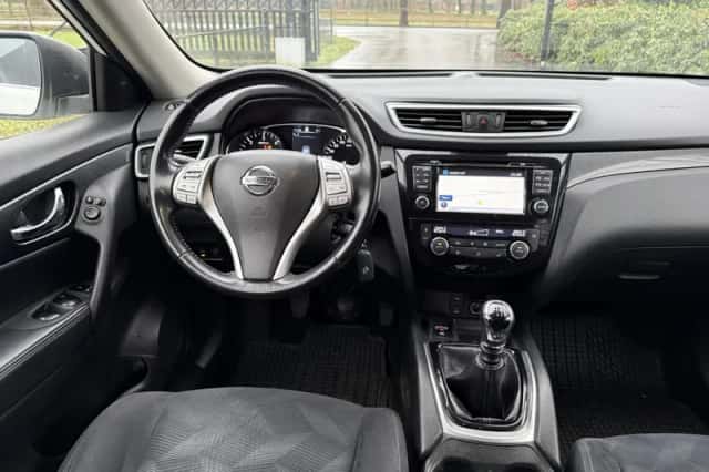Nissan X-Trail (2015) thumbnail 6