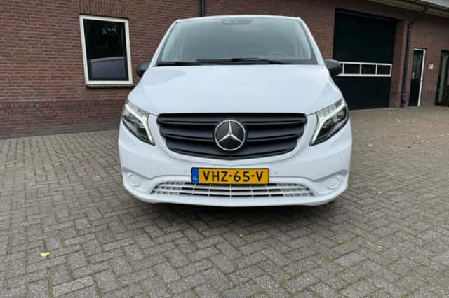 Mercedes-Benz Vito (2021) thumbnail 2