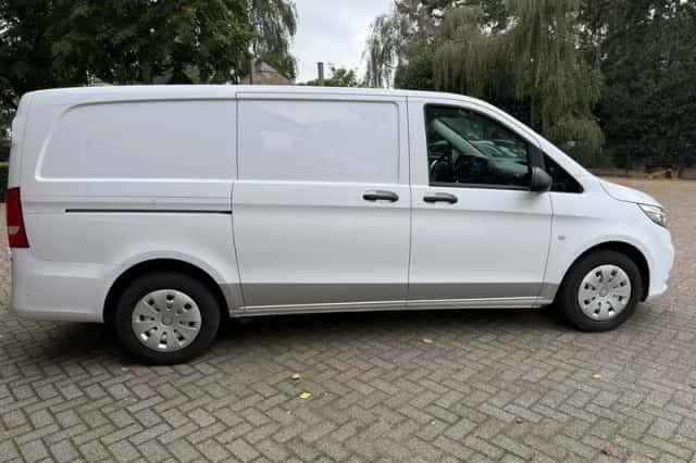 Mercedes-Benz Vito (2021) thumbnail 4