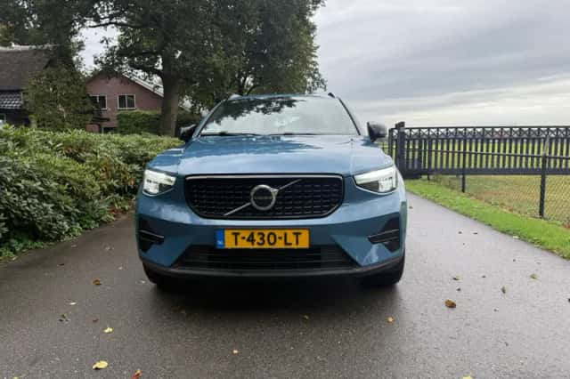Volvo XC40 (2023) thumbnail 2