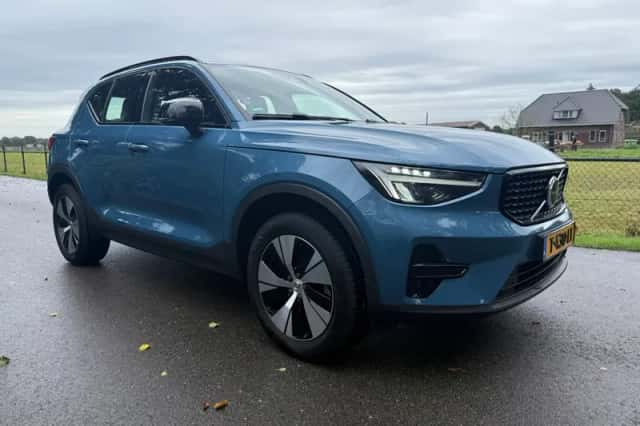 Volvo XC40 (2023) thumbnail 3