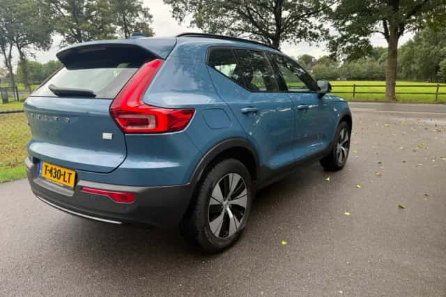 Volvo XC40 (2023) thumbnail 4