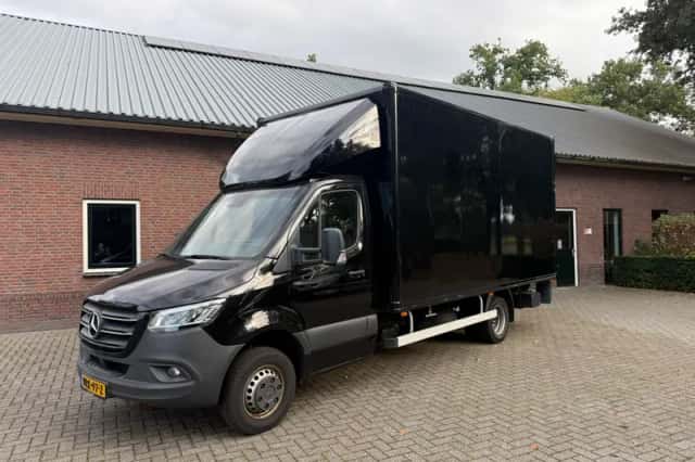 Mercedes-Benz Sprinter (2022) thumbnail 1