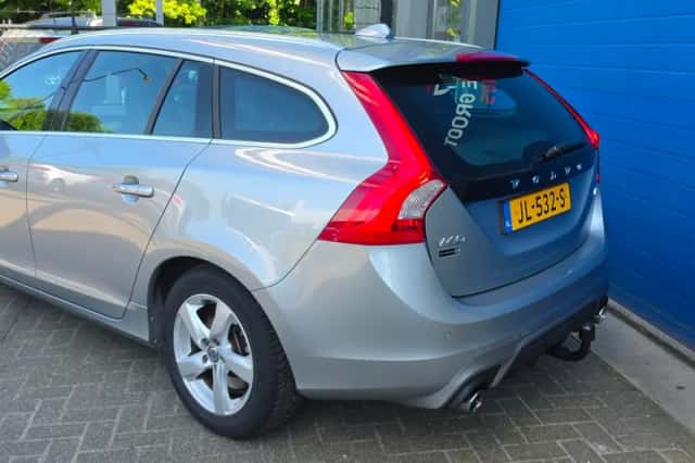 Volvo V60 (2016) thumbnail 3