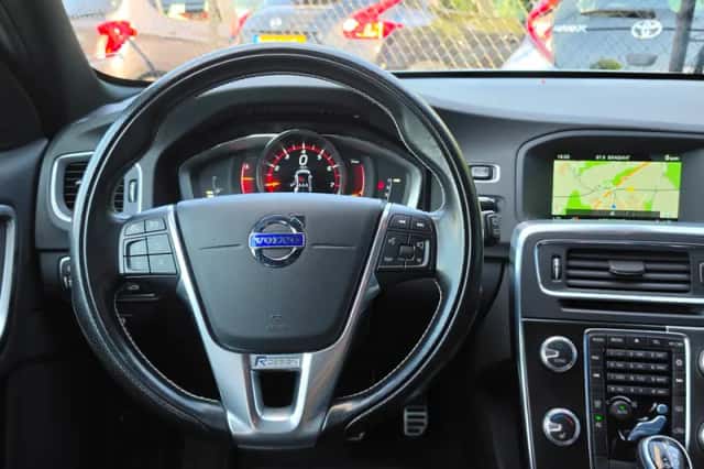 Volvo V60 (2016) thumbnail 6